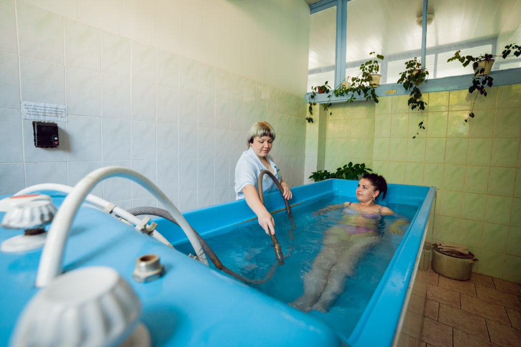 Подводный душ-массаж, вибрационные и вихревые ванны в санатории Подолье